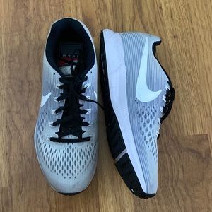 Nike Zoom Pegasus 34 in gray/white/black size 8